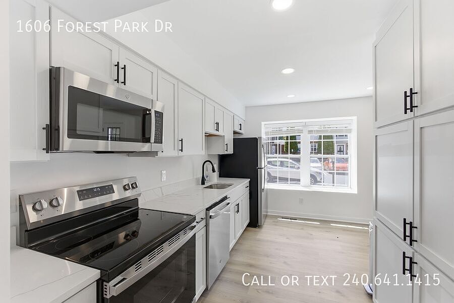 1st image of 1606 Forest Park Dr