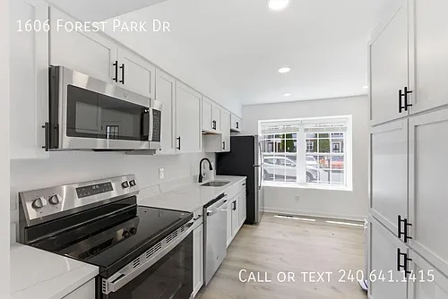 1606 Forest Park Dr Photo 1