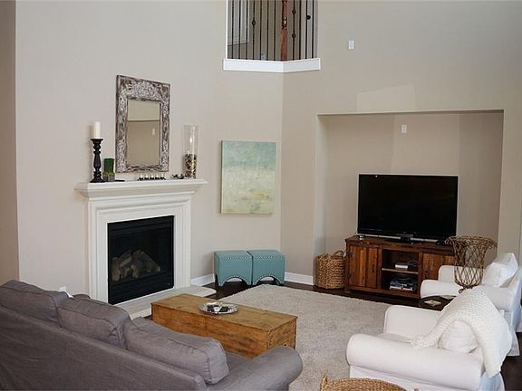 The den has lots of space for your big furniture and it is arranged so that you can enjoy the firepl