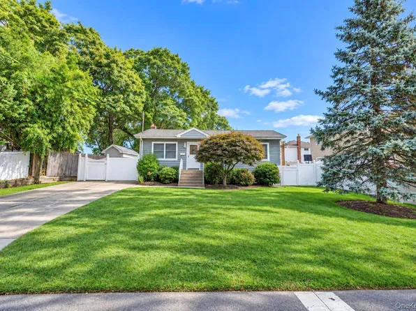 278 Lake Drive, Copiague, NY 11726