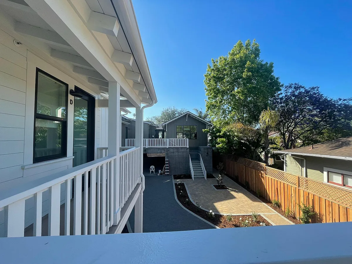 Building Photo - 325 W Anapamu St #D