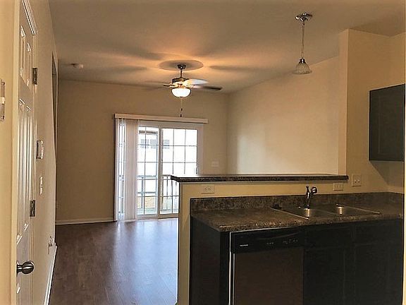 5th image of 136 Waterstone Ln