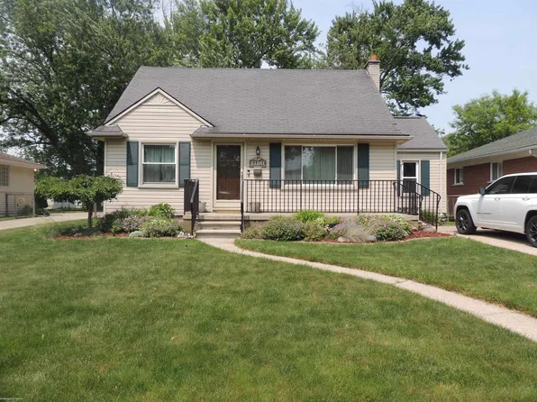 21801 Lakeland St, Saint Clair Shores, MI 48081