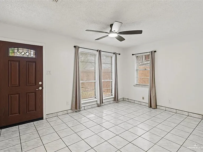 1014 E Peter St — Photo 3