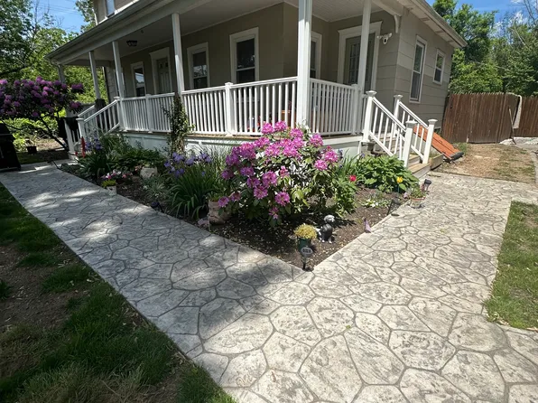 567 Thacher St #2, Attleboro, MA 02703