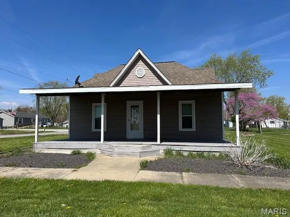112 S Ash St, Raymond, IL 62560
