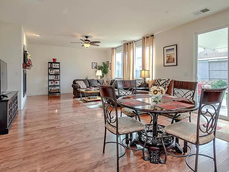 2454 Muller Pl — Photo 4