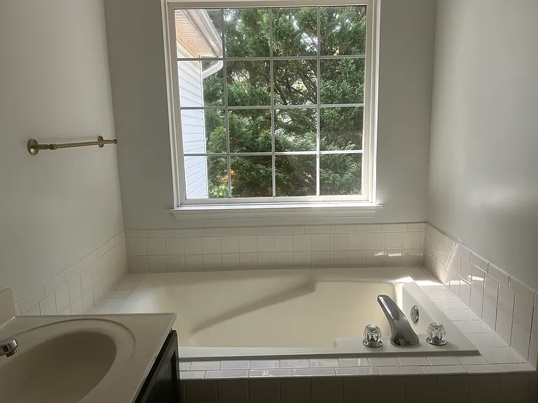 18204 Coachmans Rd — Photo 10