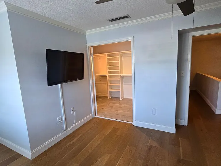 612 E Church St — Photo 28