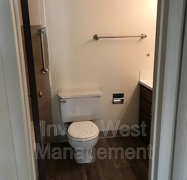 1944 Hudson St #11 — Photo 9