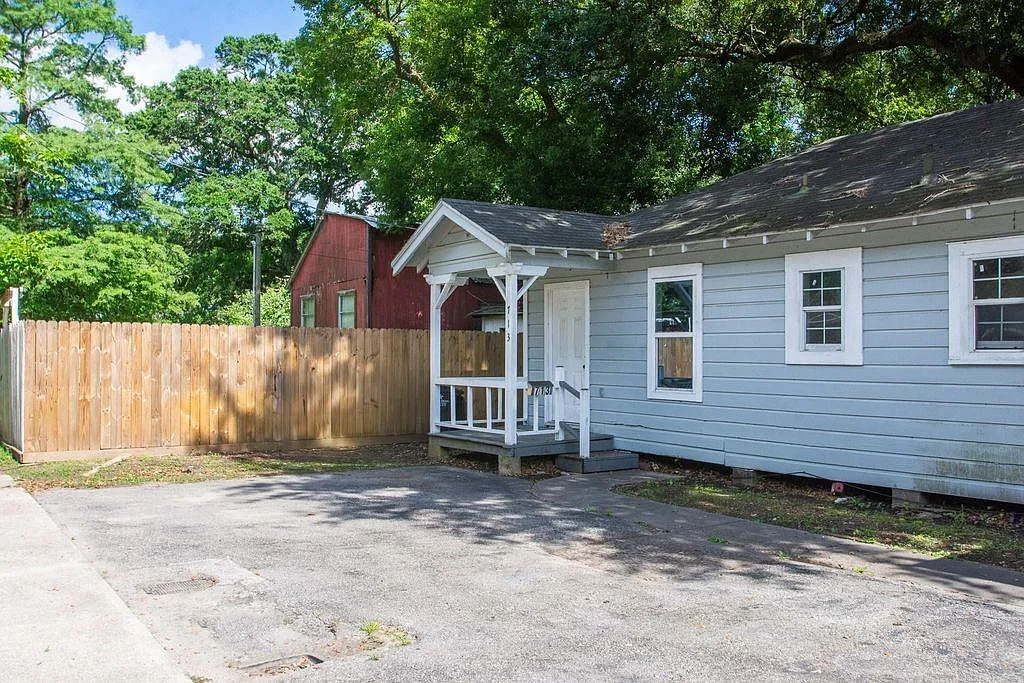 1 bed, 1.0 bath, 1496 sqft, $900 — Photo 2