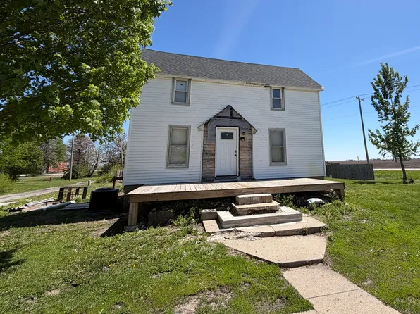 2 Missouri St, Hindsboro, IL 61930