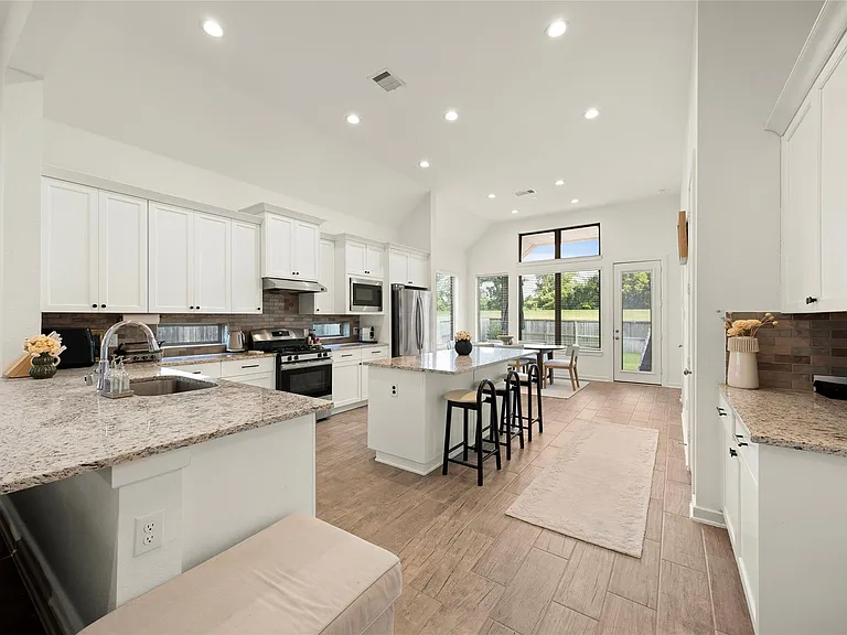 10722 Hidden Rock Dr — Photo 4