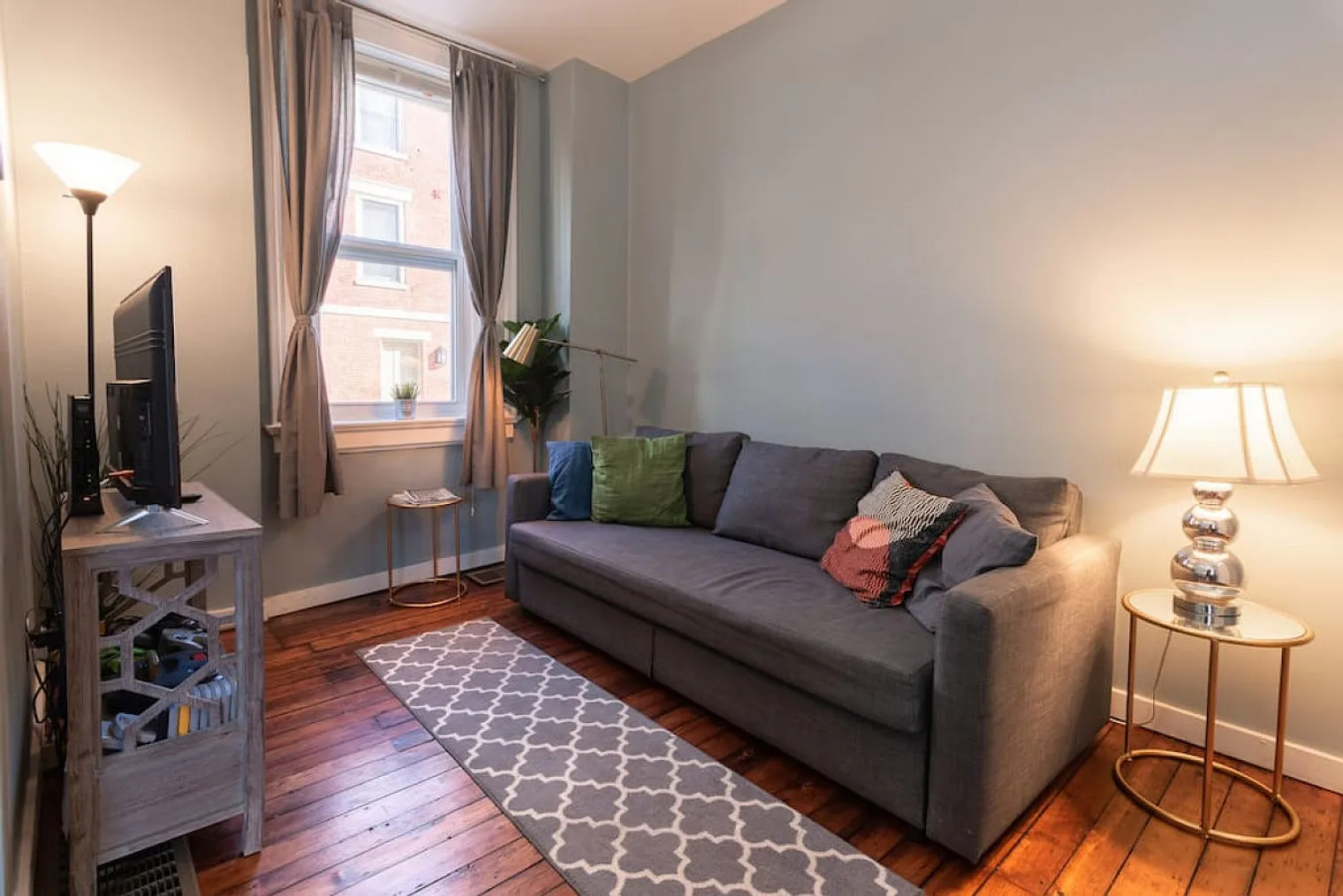 1 bed, 1.0 bath, 710 sqft, $2,135 — Photo 1