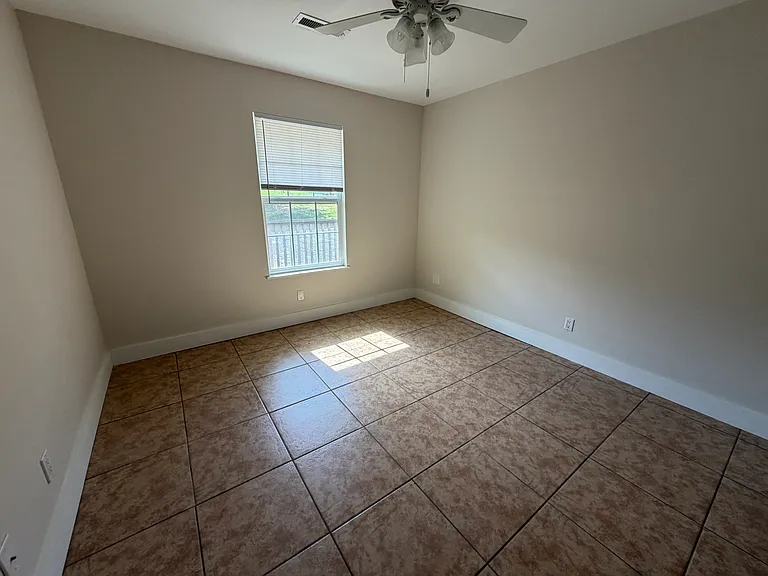 850 N Oakland Ave #9 — Photo 6