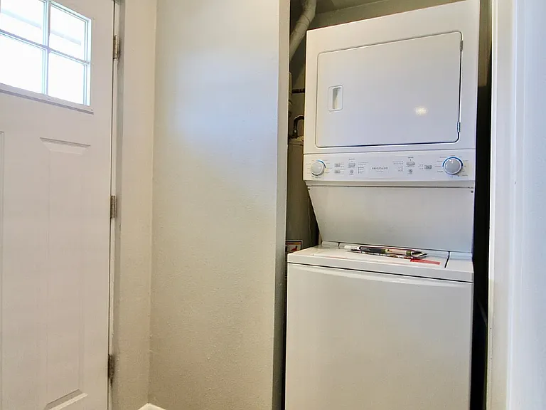 3614 N Monaco Street Pkwy — Photo 5