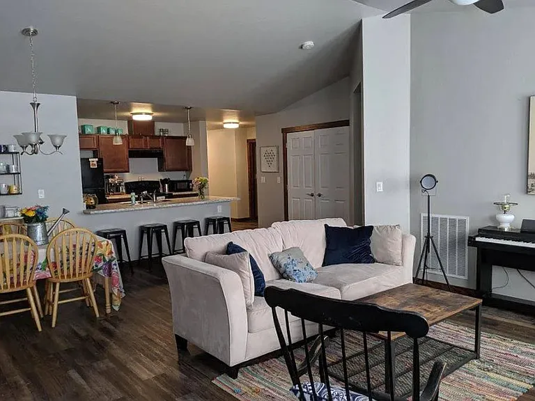 1505 Destiny Ln — Photo 2