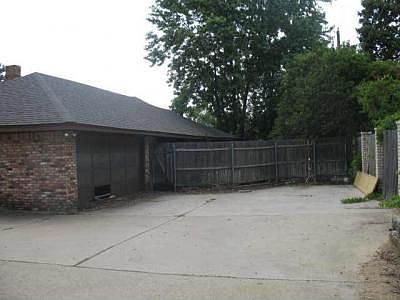 2nd image of 2521 Castle St