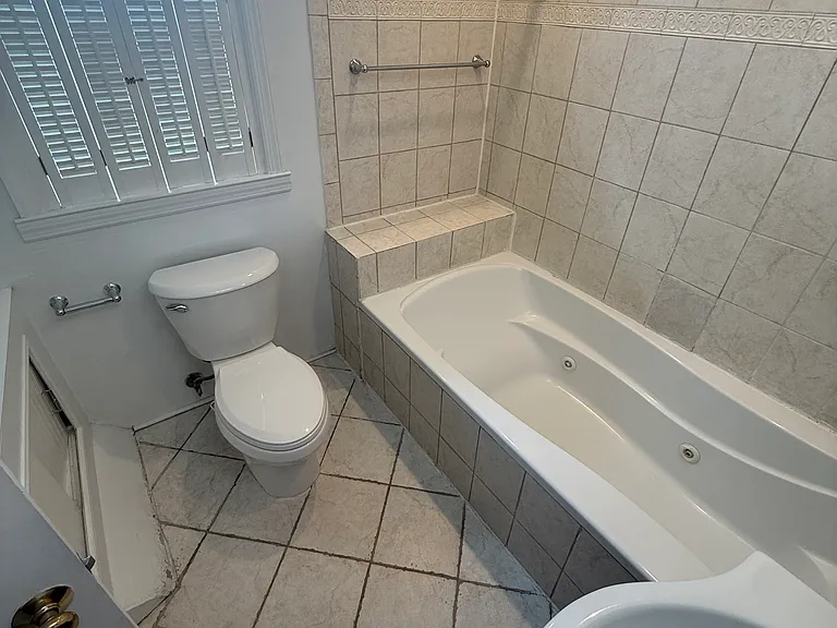 2nd Floorbathroom