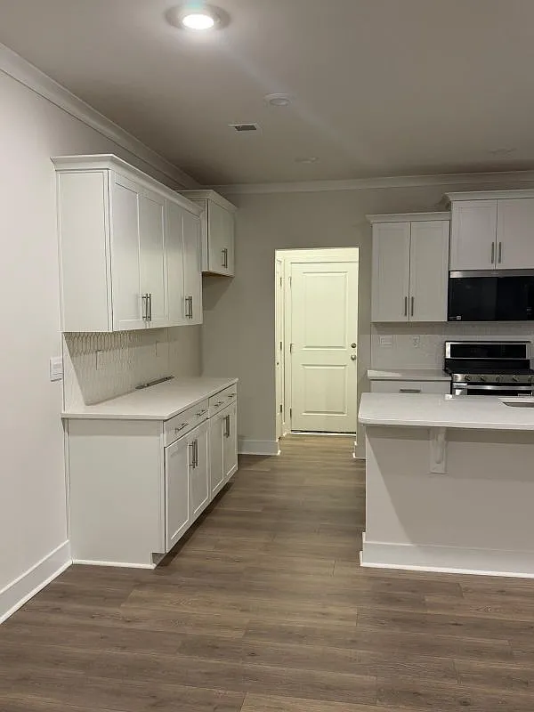 3 bed, 2.5 bath, 1699 sqft, $2,300 — Photo 1