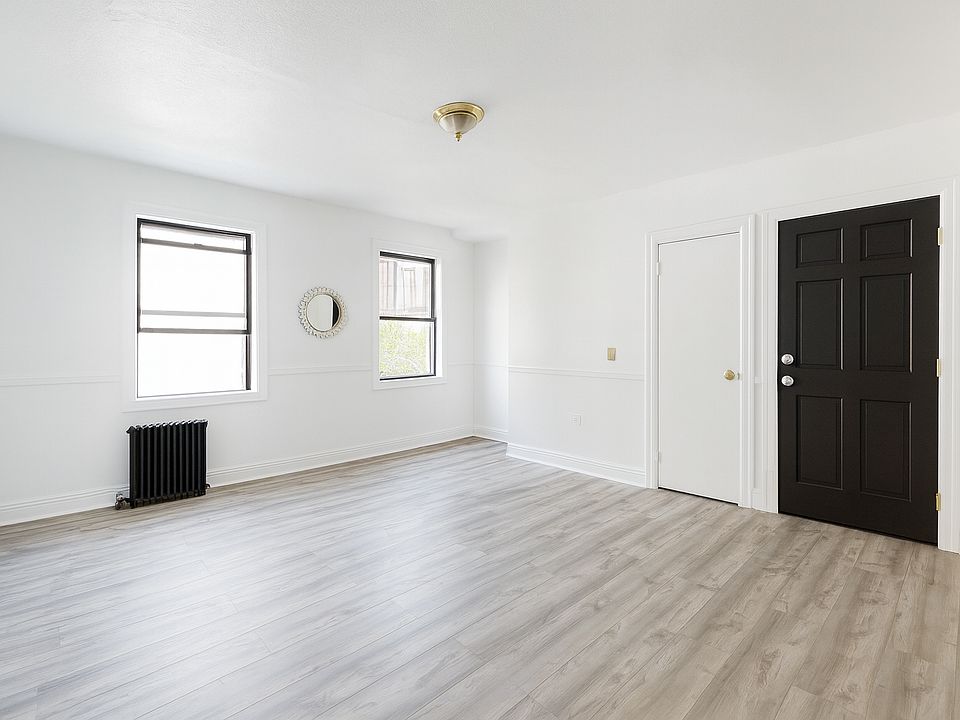 1st image of 198 Graham Ave Floor 3