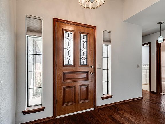 2nd image of 1720 Oriole Ct