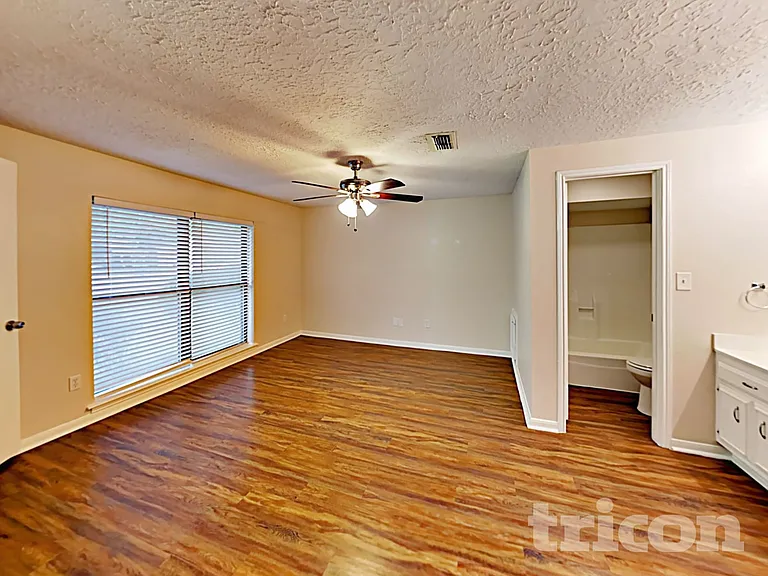 16259 Hollow Wood Dr — Photo 11