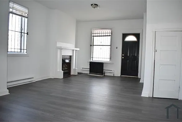 10 S 62nd St