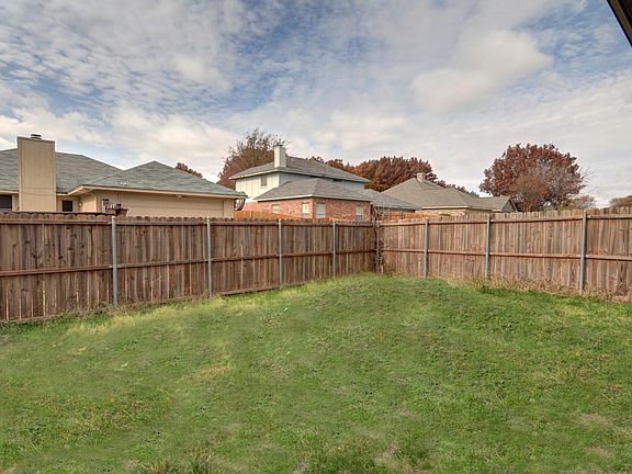5th image of 1407 Chapman Dr