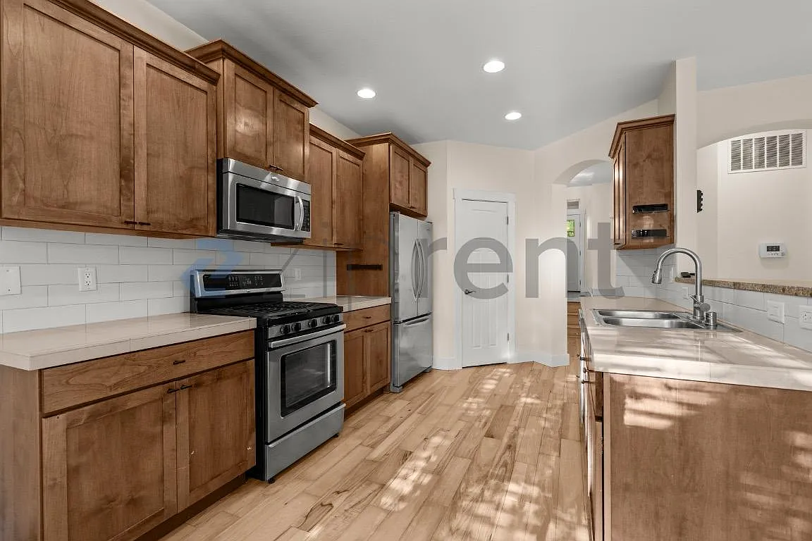 4 bed, 2.5 bath, 2169 sqft, $3,750 — Photo 2
