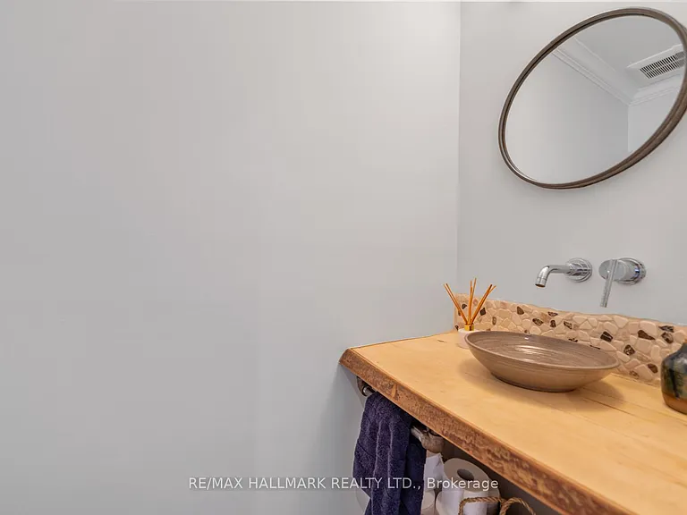 146 Roslin Ave — Photo 3