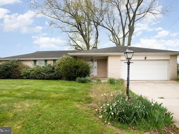 860 Sunlight Dr, York, PA 17402