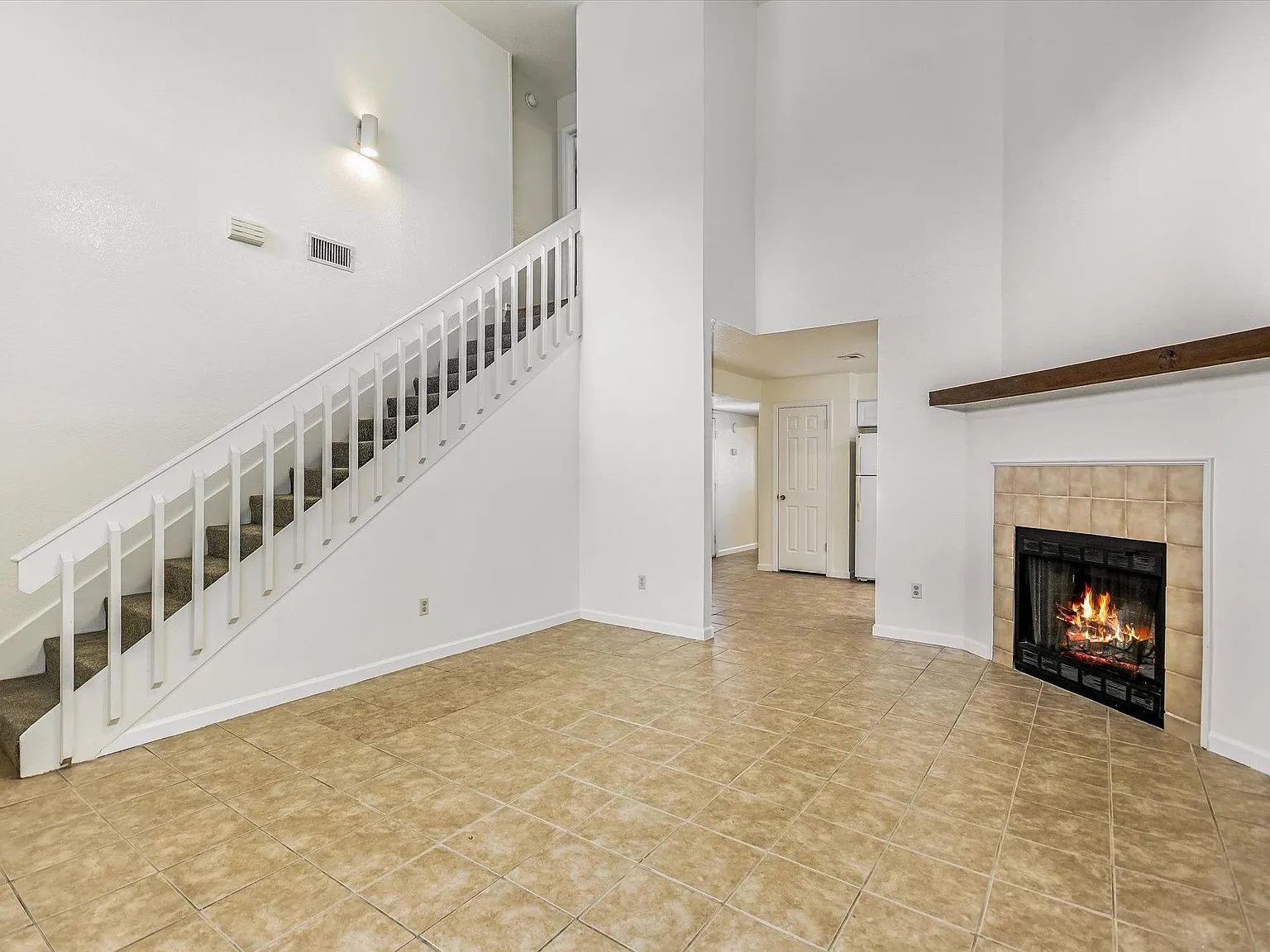 2 bed, 2.0 bath, 1276 sqft, $1,600 — Photo 3