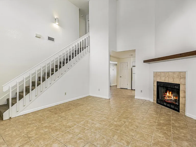 803 Valley View Dr #B — Photo 3