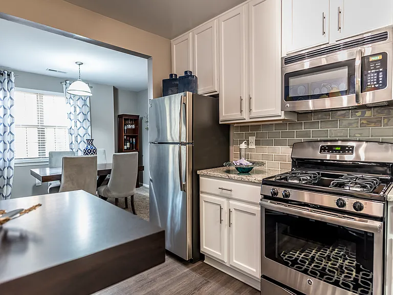 Versailles Apartments — Photo 8