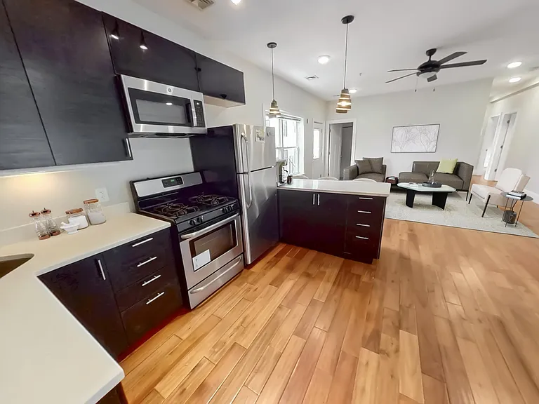25 Caldwell St #3 — Photo 4