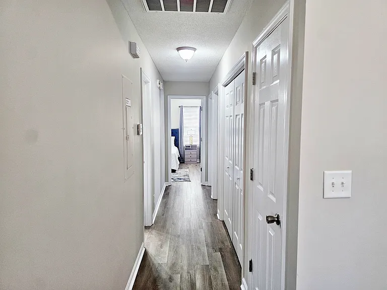 123 Coronation Dr — Photo 28
