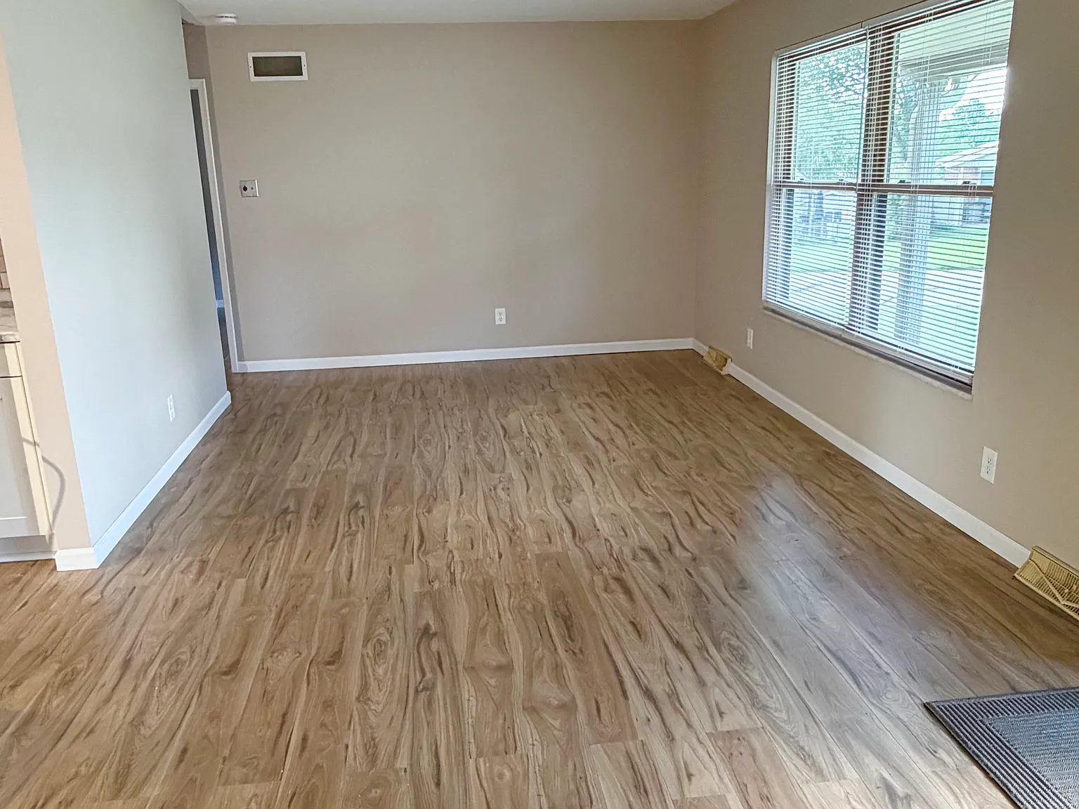 3 bed, 1210 sqft, $2,150 — Photo 4