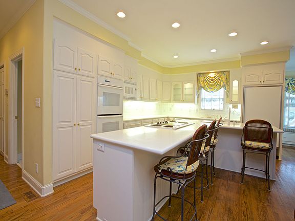 4th image of 17 Covey Hill Ln