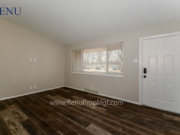 3rd image of 1920 Thunderbird Ave