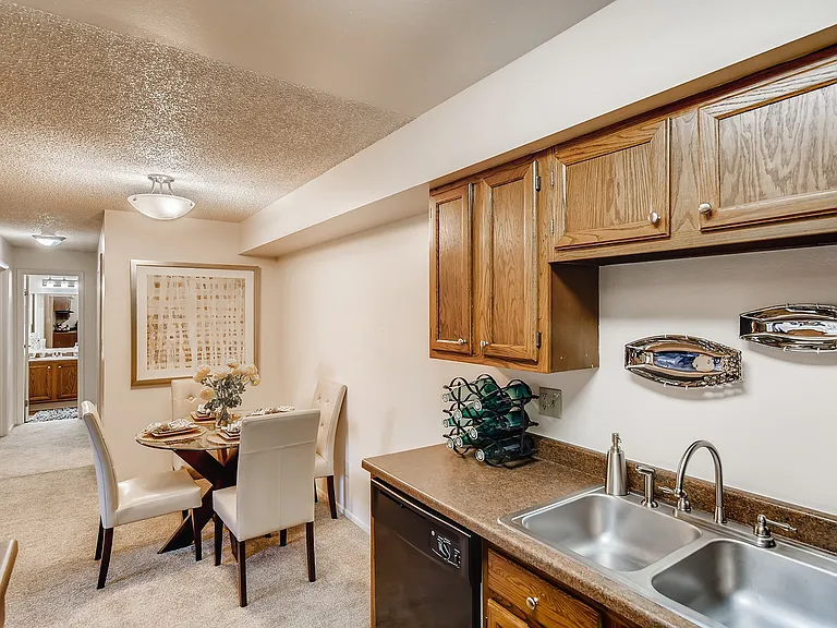 Clearview Apartments 4840-print-009-011-Kitchen-3600x2403-300dpi