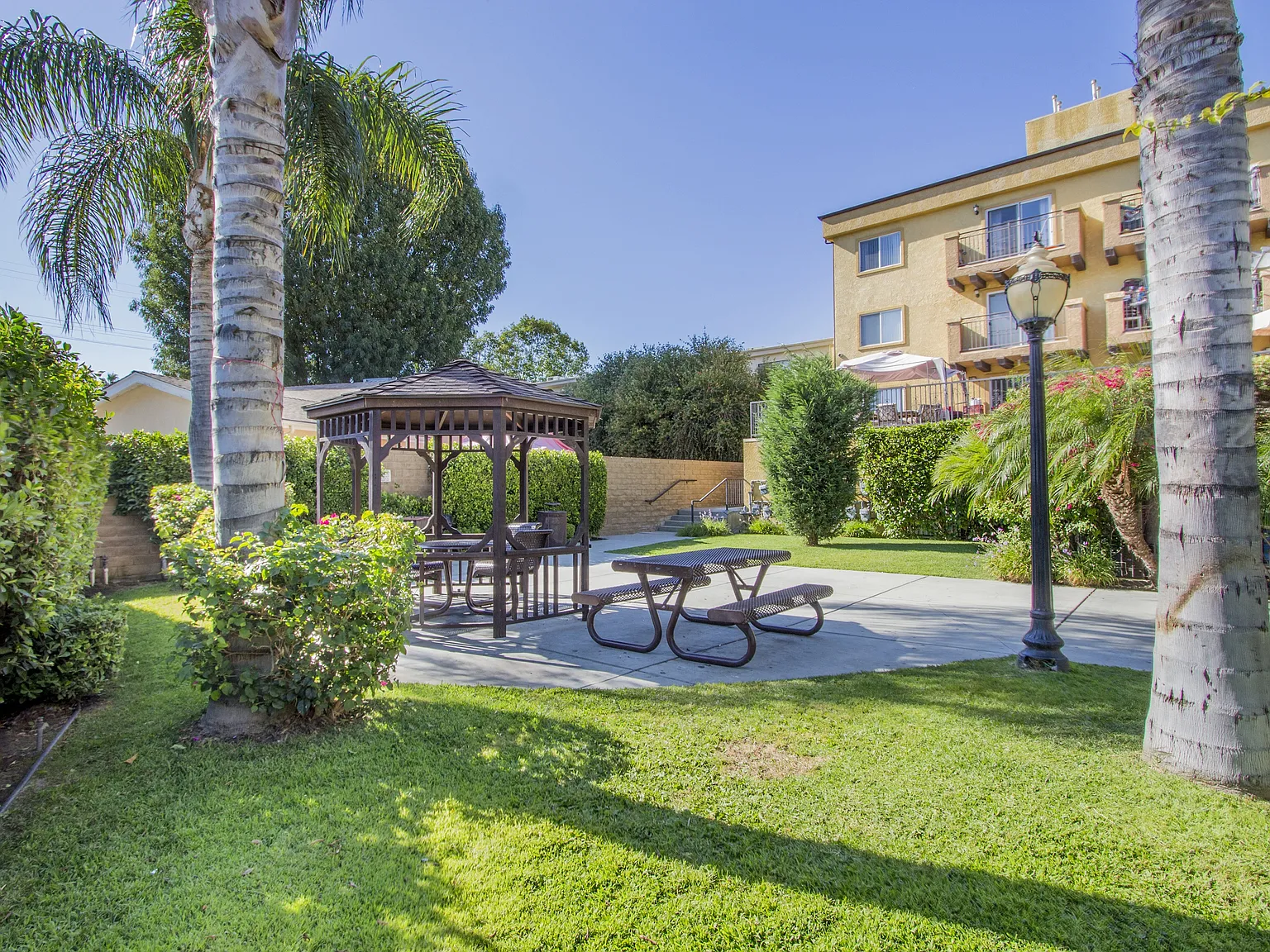 Toscana Apartments — Photo 4