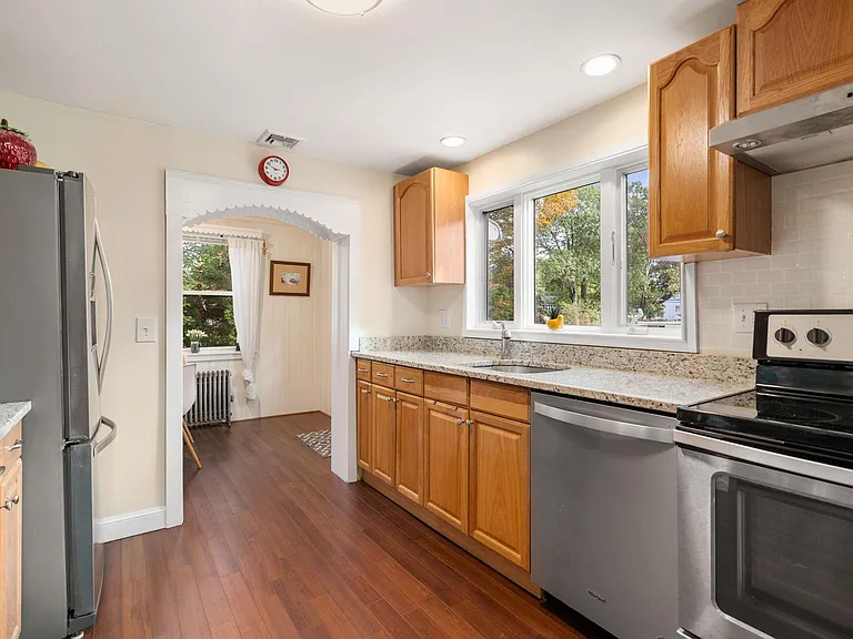 18 Winslow Rd — Photo 6