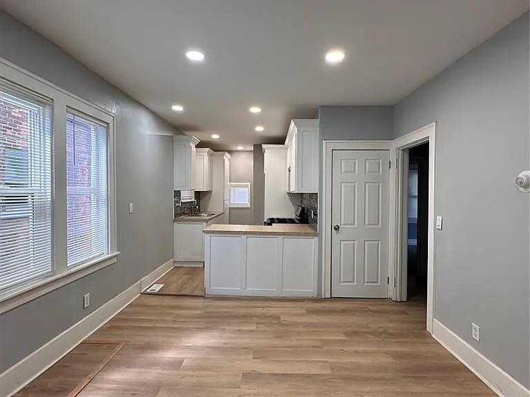 2286 Tuxedo St — Photo 2