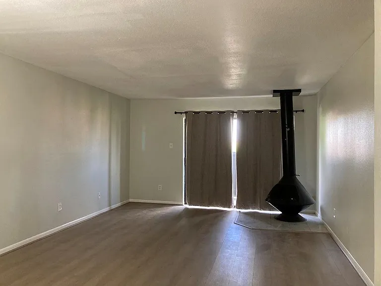 3075 Walnut Bend Ln #33 — Photo 5