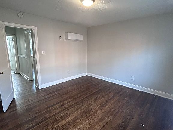 3rd image of 4905 Chamberlayne Ave #4