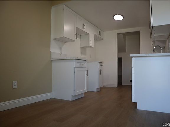 4th image of 9047 Langdon Ave Unit 4