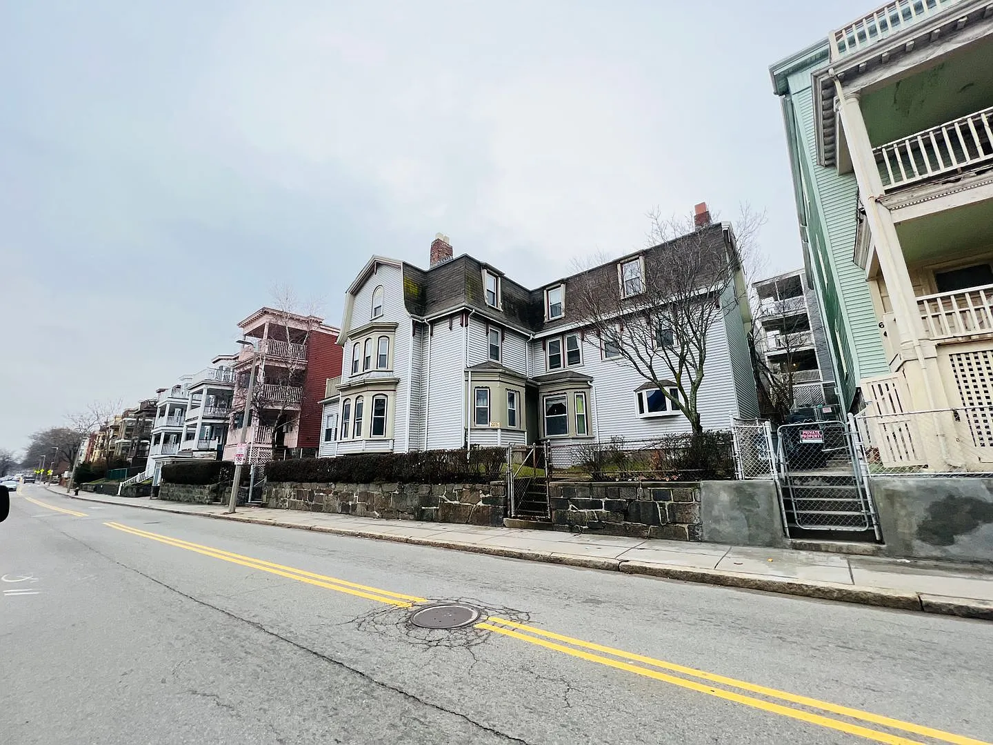 **One Month Free Rent Don't Miss This Spacious 4-Bedroom Apartment In The Meeting House Hill Neig... — Photo 3