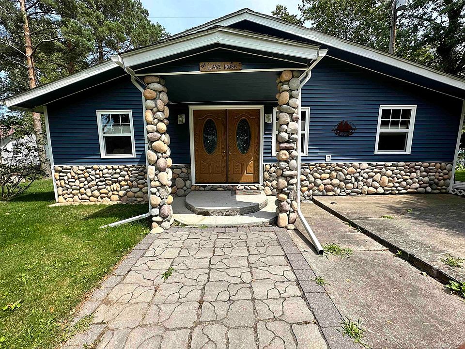 5180 Lakeshore Rd, Deckerville, MI 48427 | Zillow