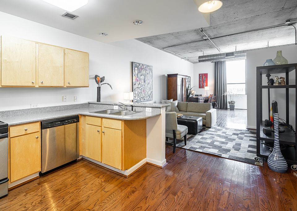 1st image of 115 W Peachtree Pl NW Unit 411
